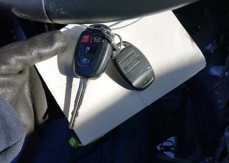 2016 Toyota Highlander Le Plus V6 z USA, uszkodzony, nr VIN 5TDBKRFH2GS251274